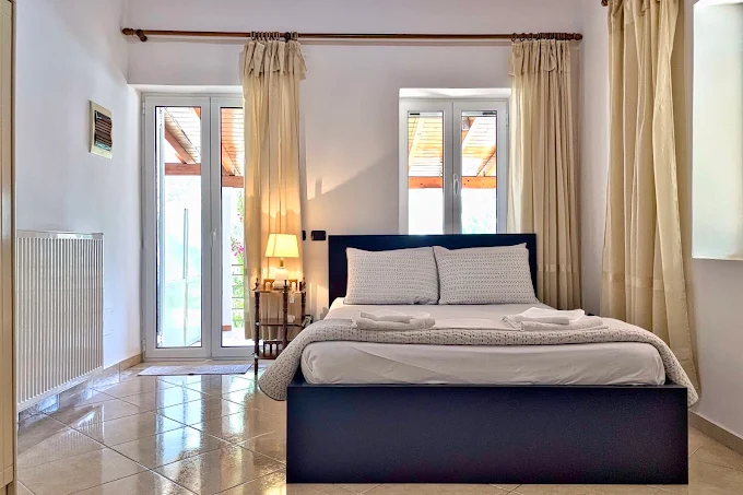 Full House Apartment in Katakolo – cozy seaside accommodation near the harbor and sea